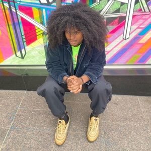 Meet your Posher, Rene